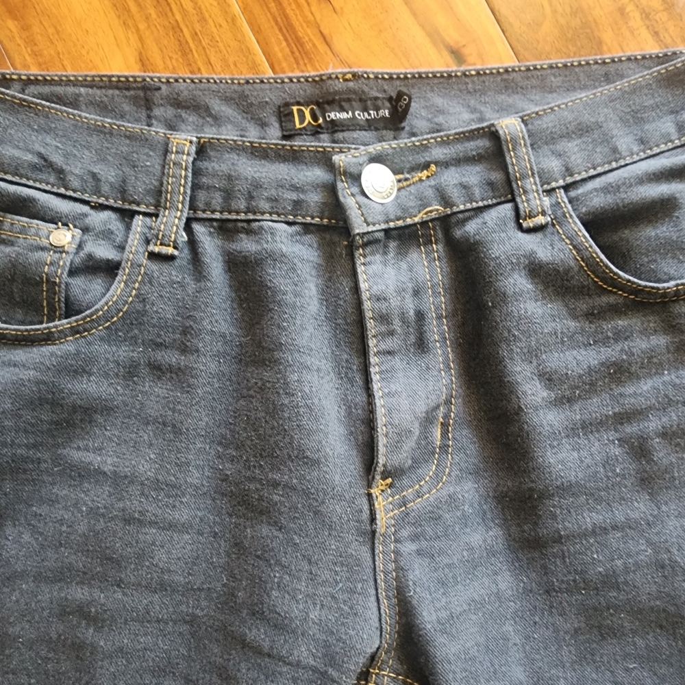 Denim Culture Relaxed Classic Fit size 34 x 30 Pre-Loved
